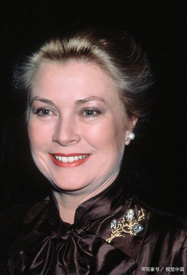 她比梦露还美,拿奥斯卡金像奖后嫁入王宫,却在52岁时死于车祸